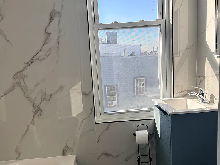 1100 Summit Ave #3 — Photo 2