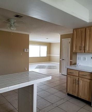 4th image of 129 E Lake Dr