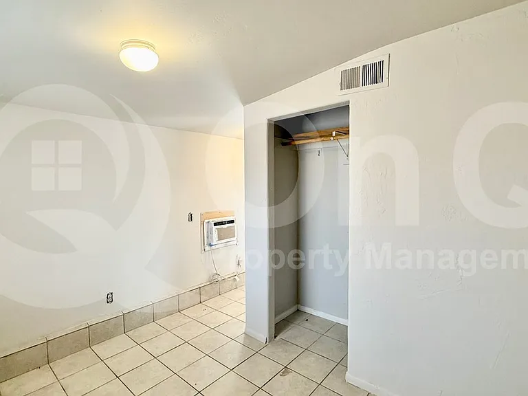 225 S Grand Dr #4 — Photo 6
