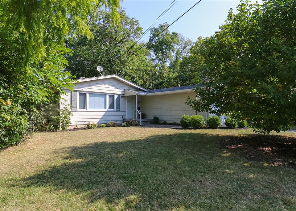 1st image of 796 Reynard Ave