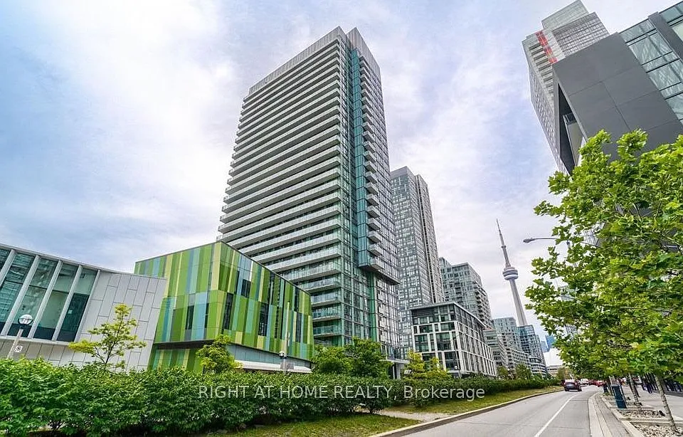 170 Fort York Blvd #204