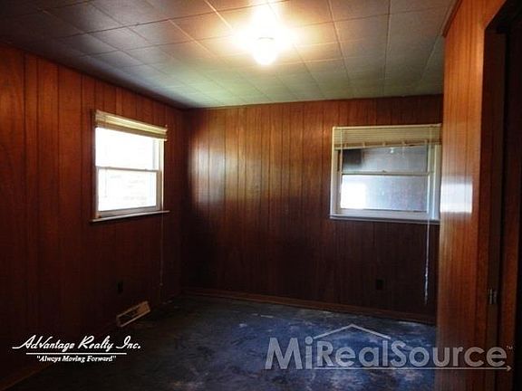 3rd image of 15450 Helen Dr