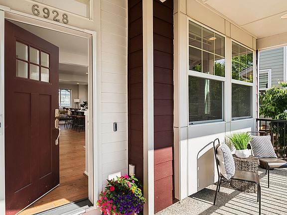 Enjoy walking distance to nearby parks, schools and just minutes from Thriftway and some of West Seattle's best restaurants and coffee shops!