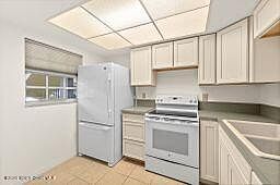 5th image of 3118 Sir Hamilton Cir #4
