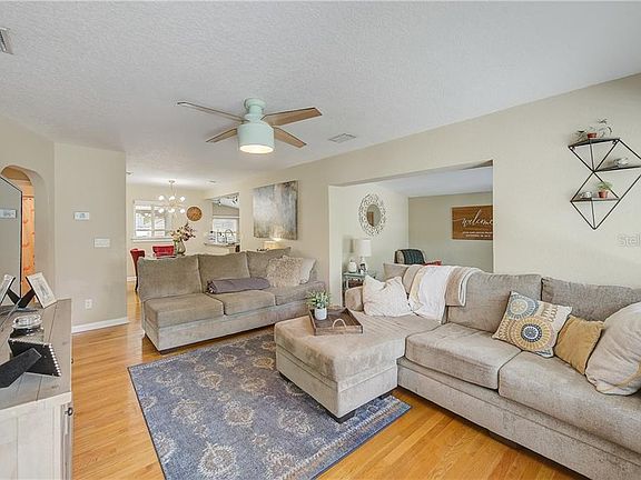 5th image of 2444 Burlington Ave N