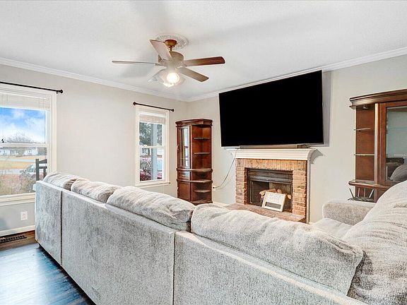 2nd image of 400 Rose Dr