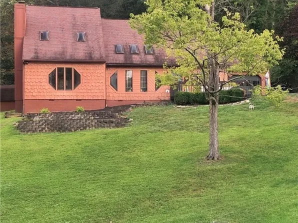 419 Lynnhaven Dr, Charleston, WV 25302