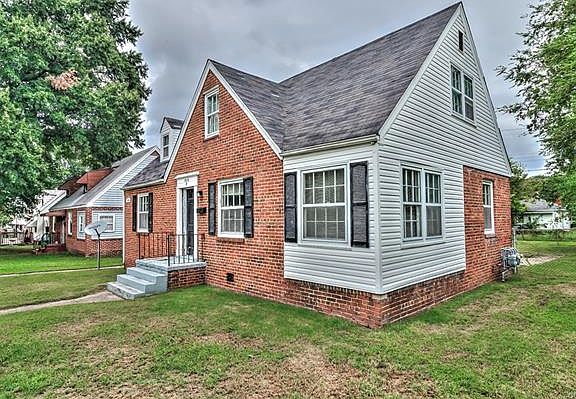 3rd image of 315 Cedar Ln