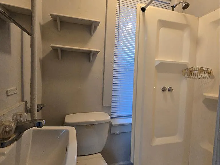 713 W Gordon St #5 — Photo 6
