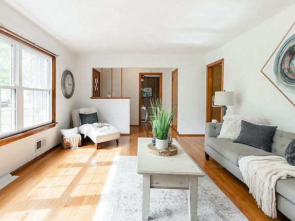 5th image of 414 N John St