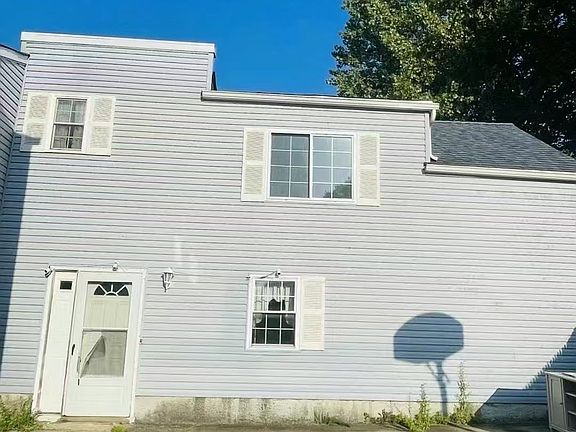 4th image of 2868 Richmond Ter Floor 2