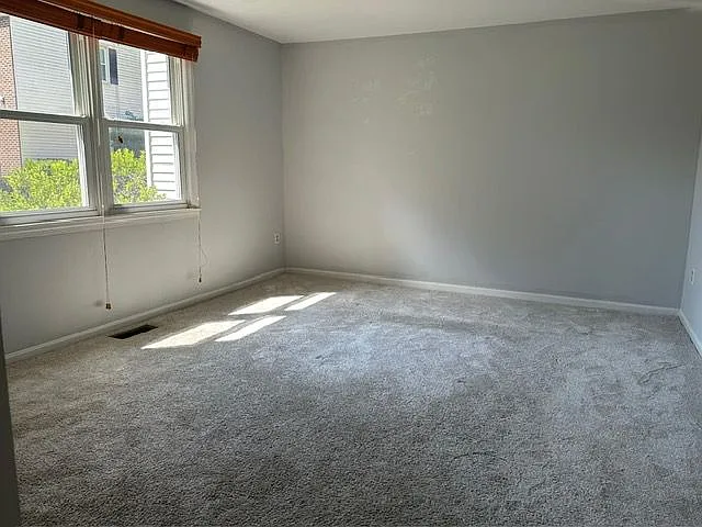 3 bed, 3.5 bath, 1056 sqft, $3,000 — Photo 2