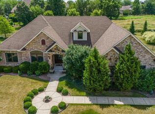 1075 Redbud Ln, Sugar Grove, IL 60554