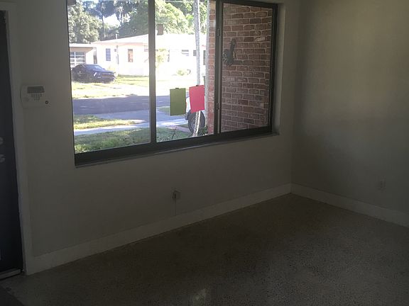5th image of 937 NE 145th St
