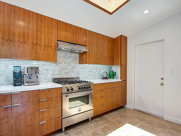 2128 Raleigh Ave — Photo 5