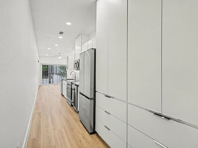 2217 N Fitzhugh Ave #101 — Photo 15