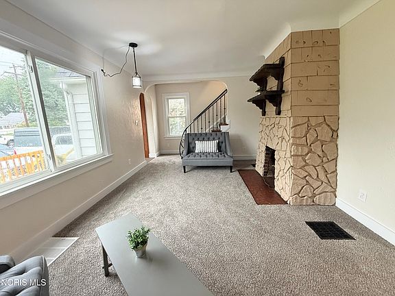 2nd image of 3141 Schneider Rd