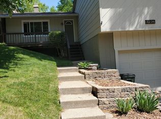 3228 Schuetzen Ln, Davenport, IA 52804