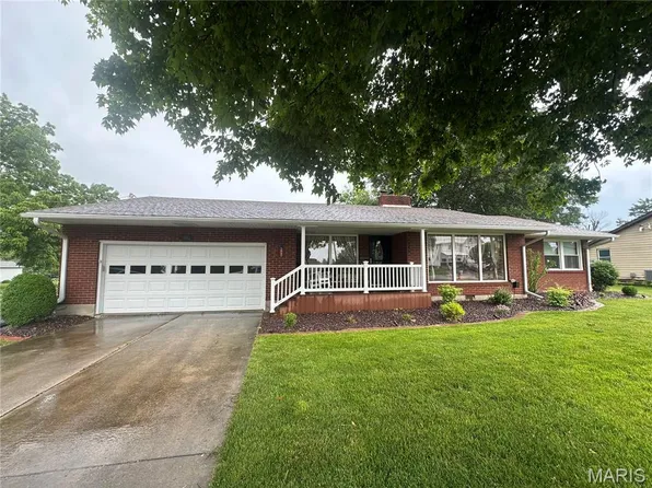 611 S Center St, Shelbina, MO 63468