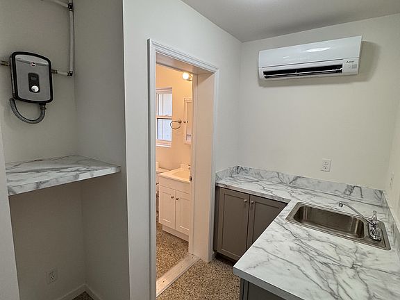 4th image of 1595 Soco Rd APT 8