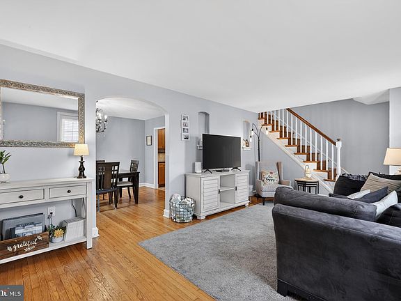 3rd image of 109 Runnymede Ave