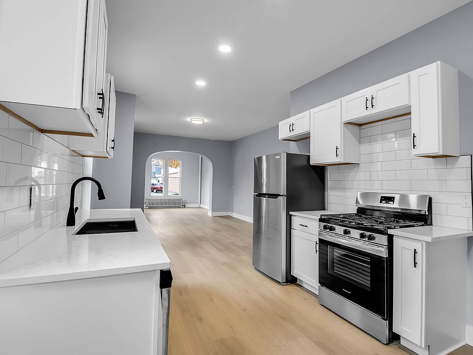 1st image of 49 William St #3