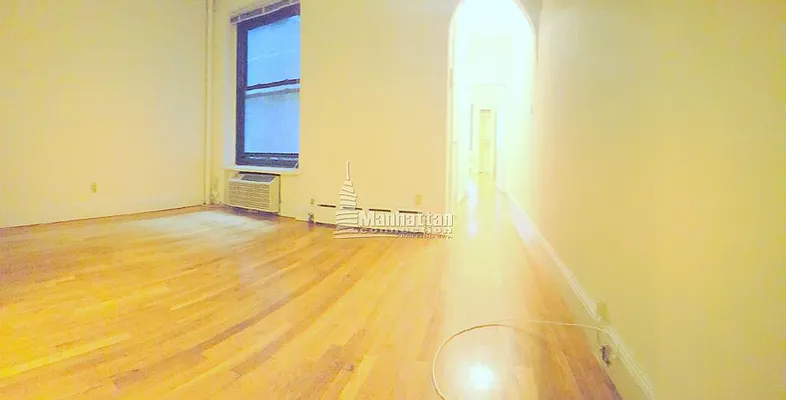 Rented by Manhattan Connection | media 32