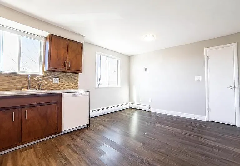 COTTONWOOD APARTMENTS — Photo 38
