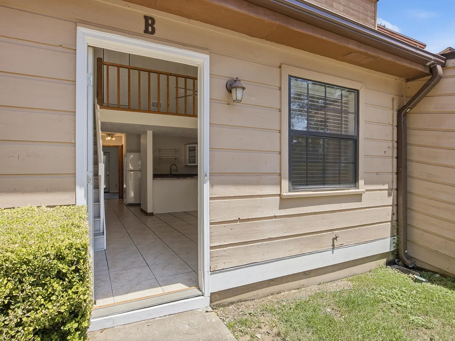 2 bed, 1015 sqft, $1,349 — Photo 2