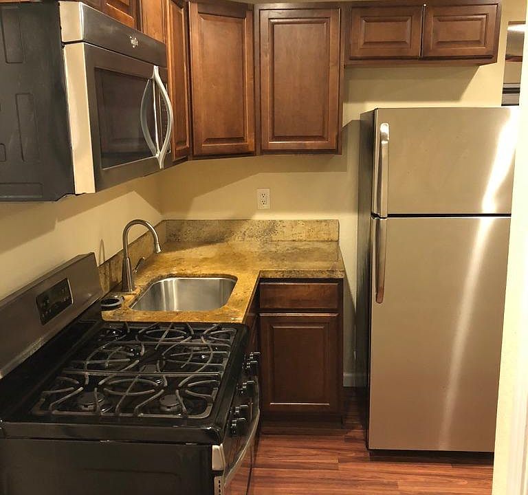 1st image of 1042 Paradise Dr