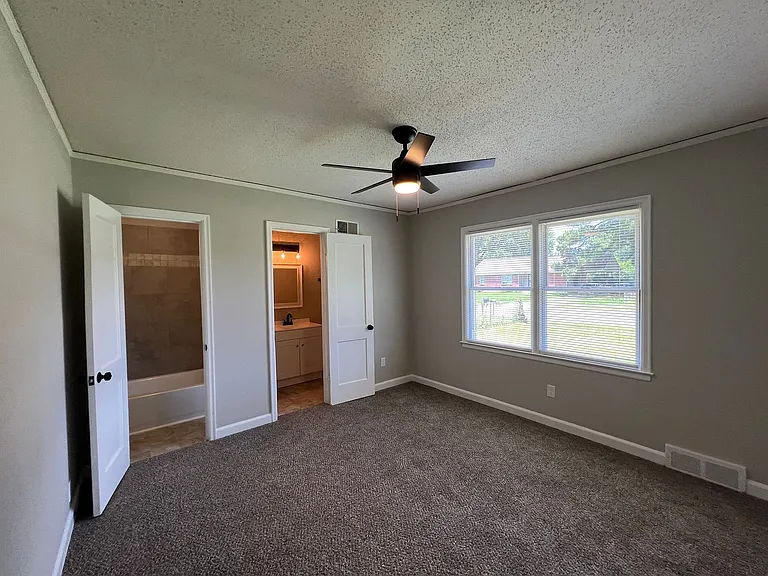 413 Clarice Dr — Photo 9