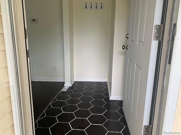 5th image of 16269 Coram St