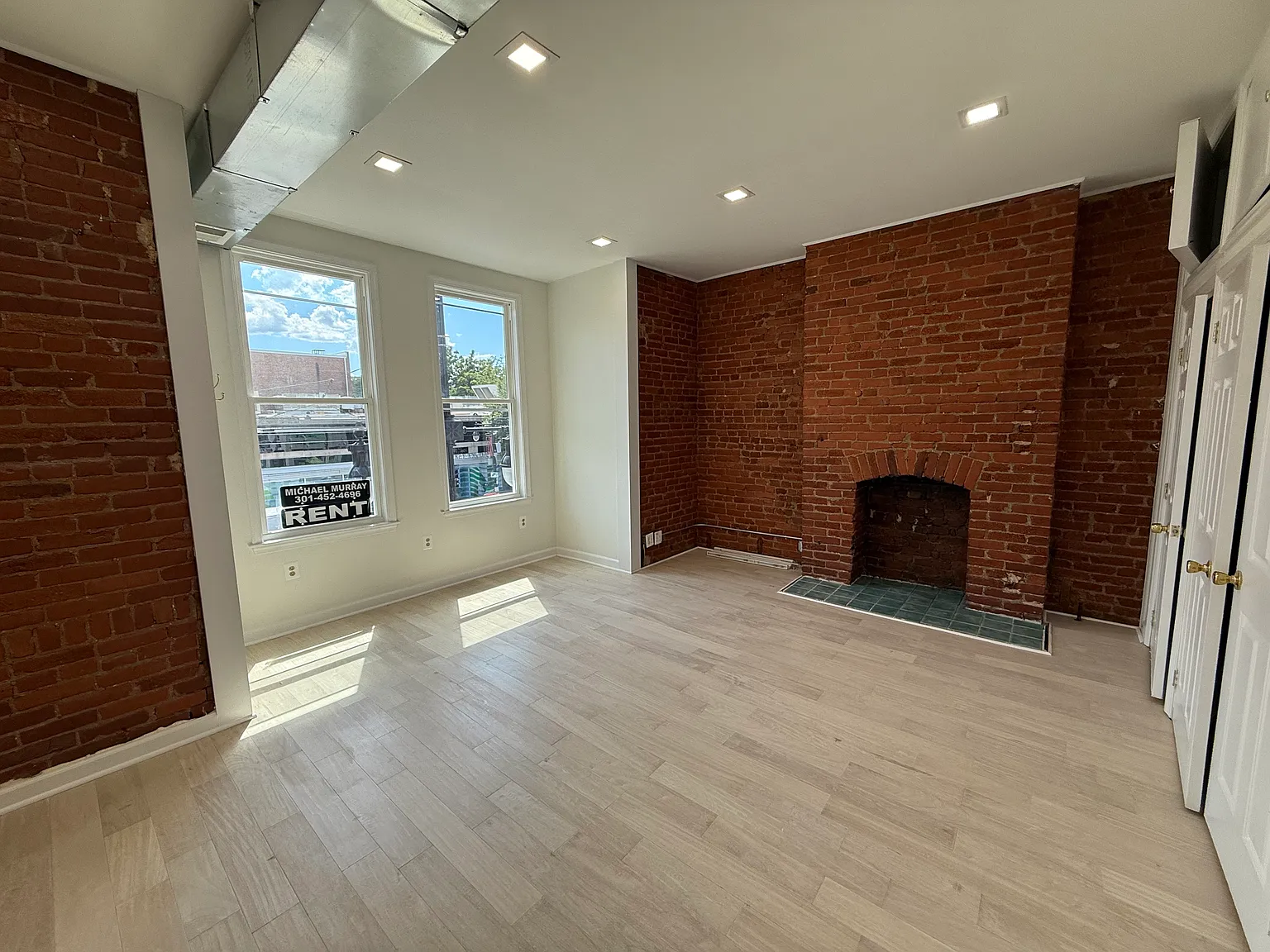 4 bed, 1.5 bath, 2200 sqft, $4,000 — Photo 2