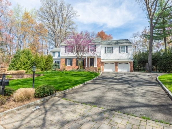 38 Farley Pl, Allendale Boro, NJ 07401
