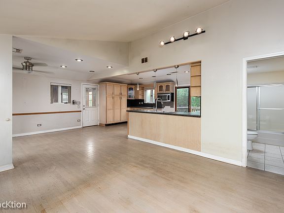 3rd image of 20938 N Ash St