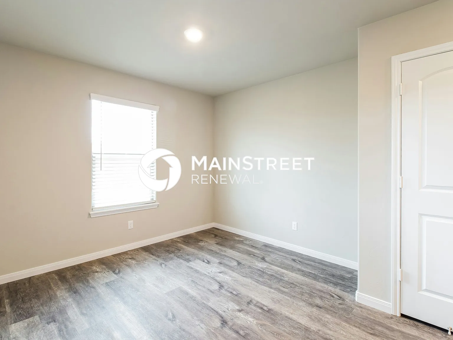 505 St James Pl — Photo 3