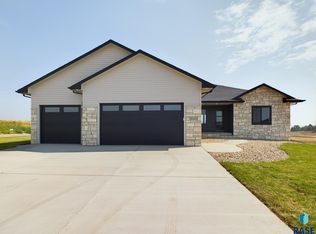 8425 E Roughlock St, Sioux Falls, SD 57110