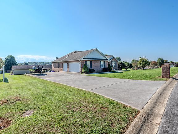 3rd image of 542 Southview Cir