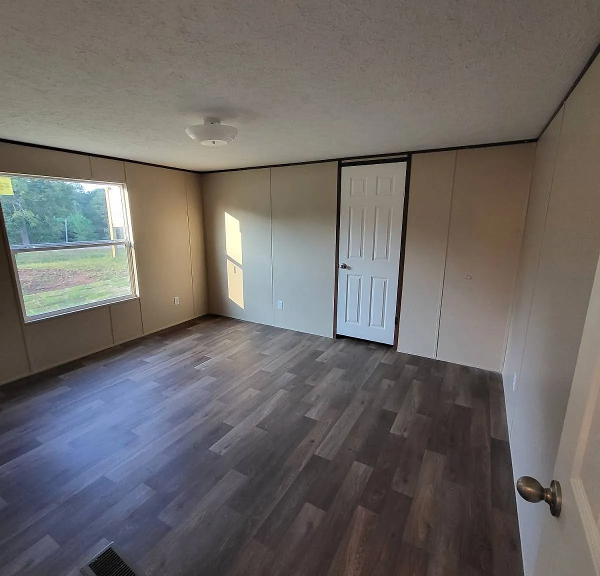 3 bed, 2.0 bath, $600 — Photo 3