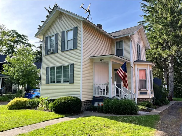 429 W Main St, Palmyra, NY 14522