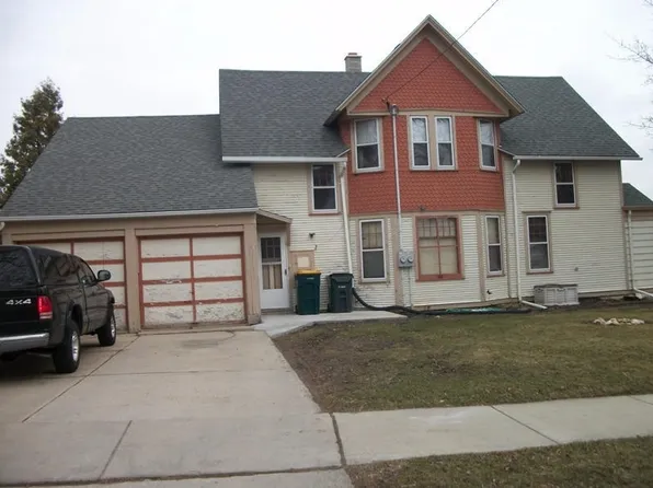 106 N 7th Ave, West Bend, WI 53095