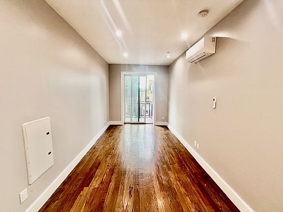 2nd image of 104 Linden Blvd #3D
