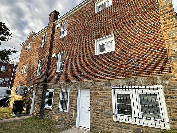 3rd image of 1601 E Mayland St