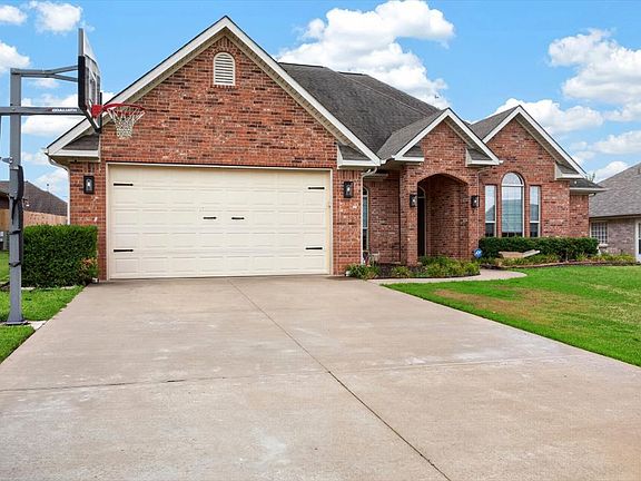5th image of 517 Cary Pl