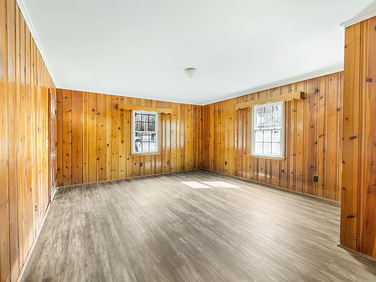 228 Newcomb Dr — Photo 10