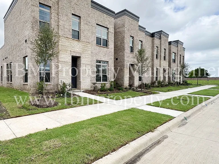 2069 Luna Dr — Photo 1
