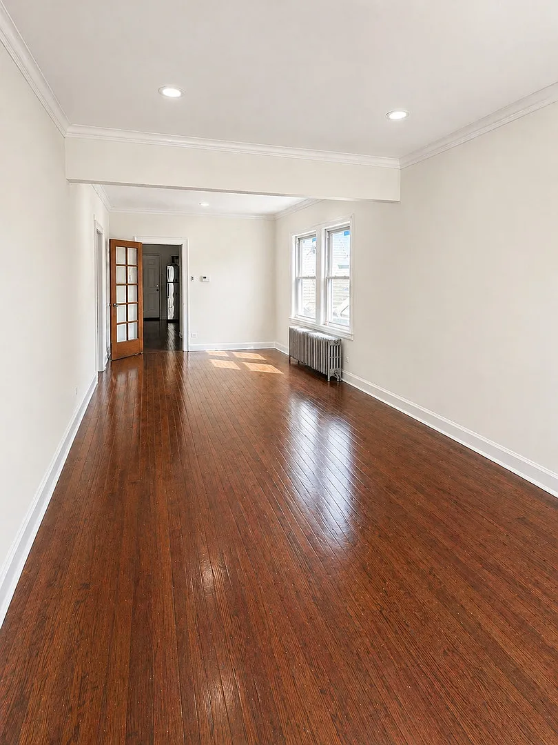 Building Photo - 5518 W Melrose St #2