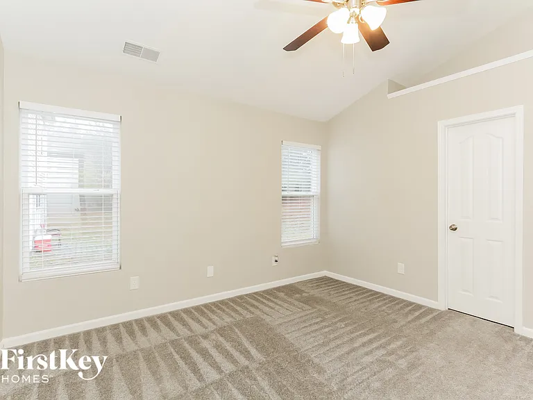 7307 Woodbourne Ln — Photo 8