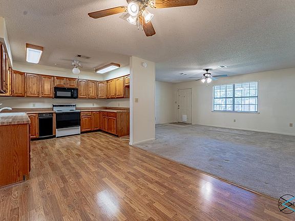 4th image of 2203 Wildwood Way