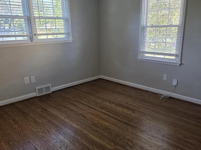 4605 Fox Run Rd — Photo 7